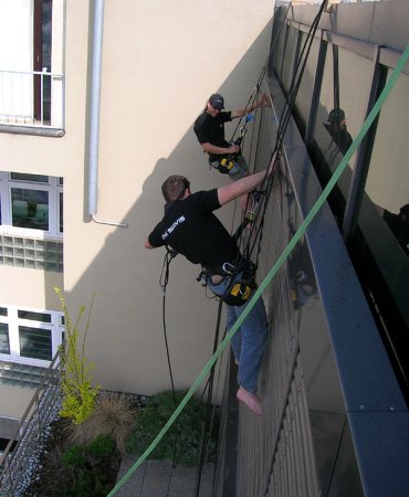 Čištění žaluzií administrativních budov a obchodních domů